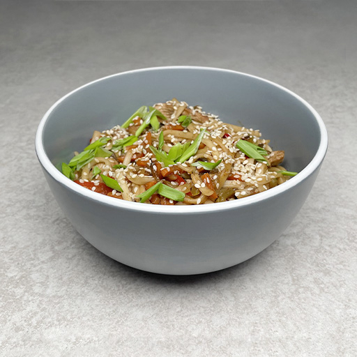 Удон с курицей и овощами